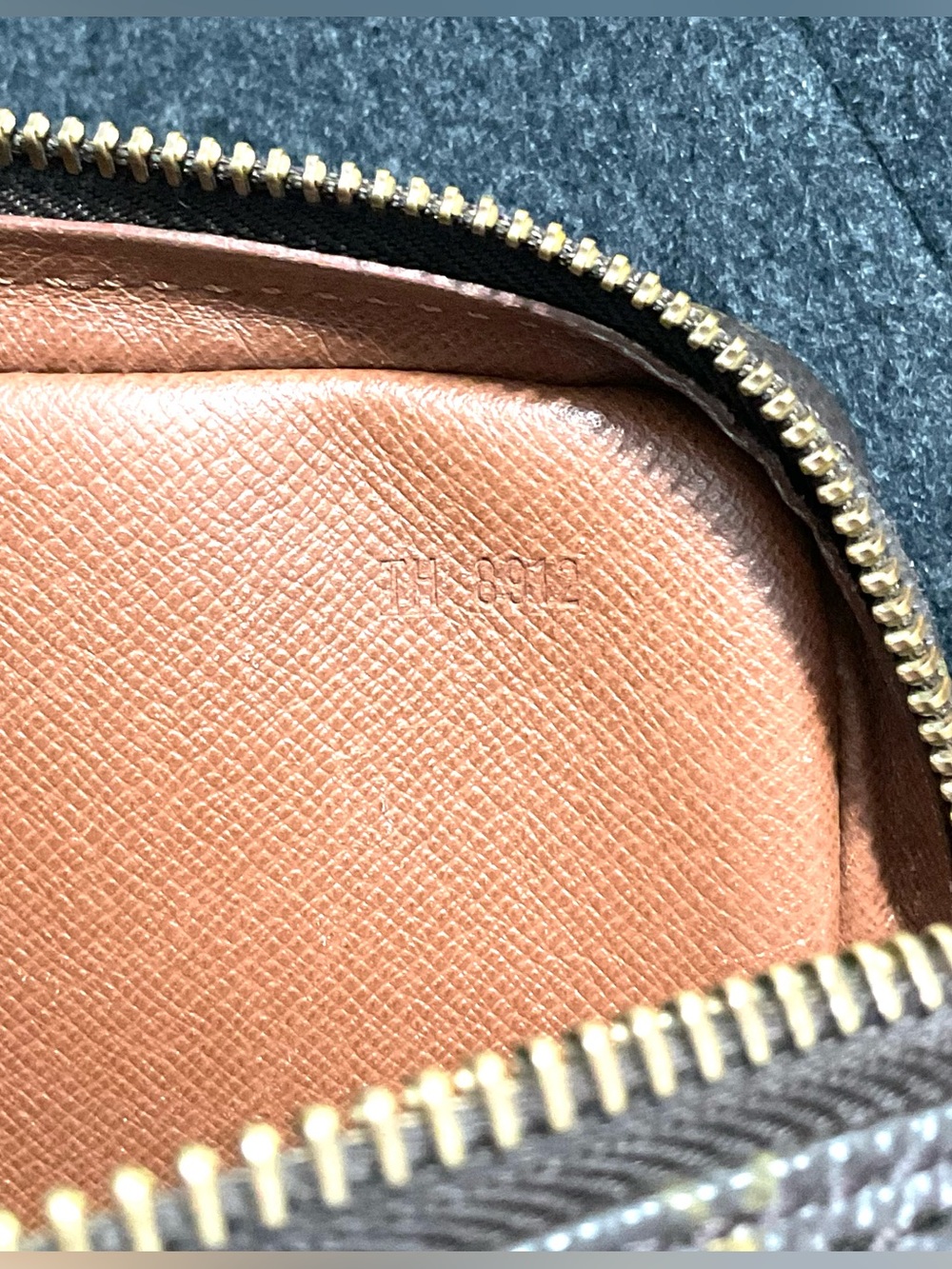 ✅LV free wallet POCHETTE BANDOLIER CROSSBODY LOUIS VUITTON AUTHENTIC - Picture 8 of 14
